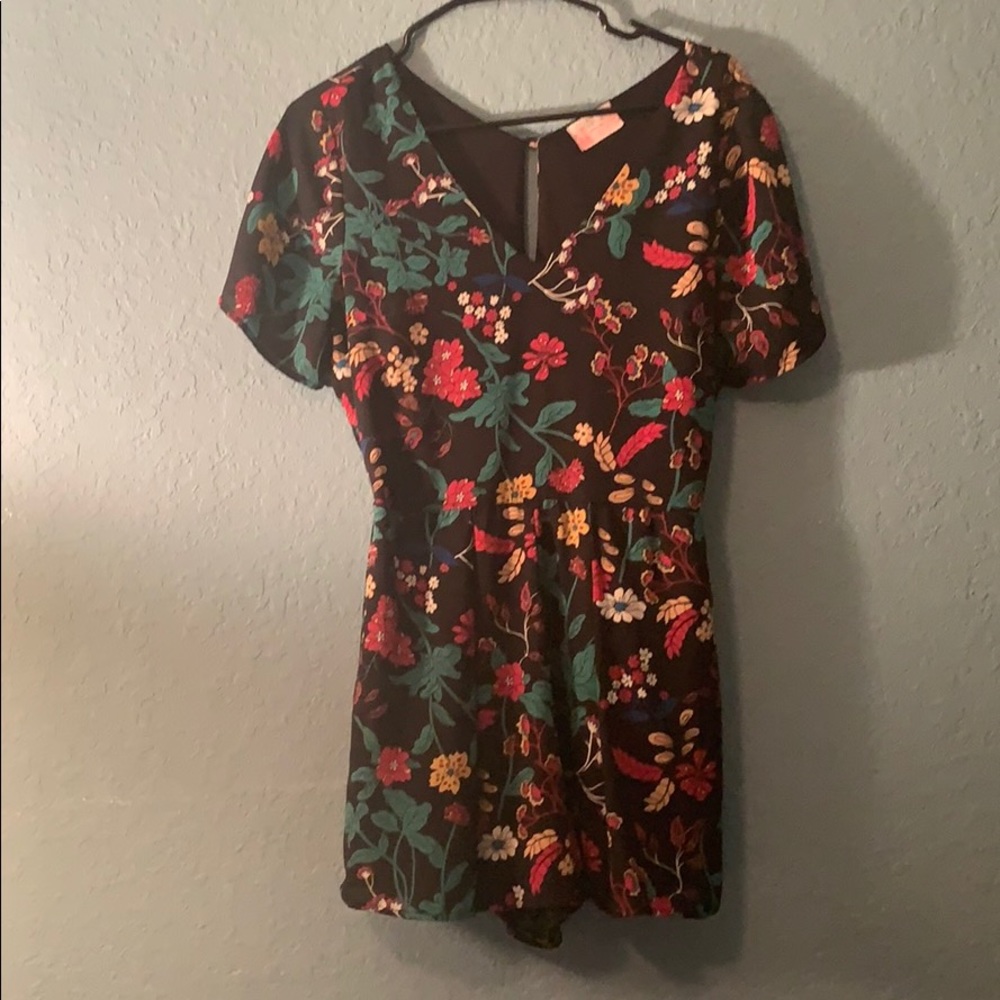 SiennaSky M short floral Romper